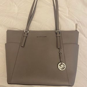 Large gray MK tote w zipper